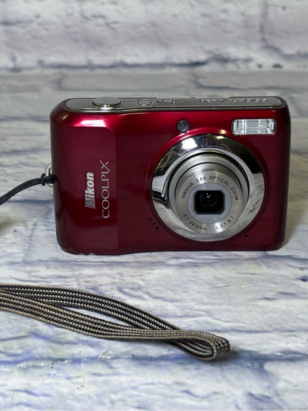 Nikon COOLPIX L20 10.0MP Digital Camera - Deep Red  - Tested Works